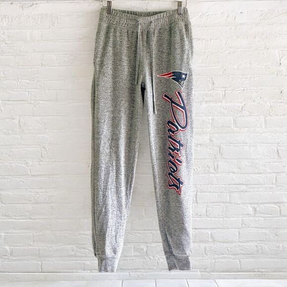 NFL Team Apparel Women's Patriots Logo Tapered Sweatpant Joggers Size Small - Picture 1 of 5